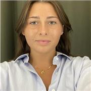 Ragazza di 22 anni con più di un anno di esperienza all’estero che mi ha permesso di sviluppare competenze in inglese e spagnolo